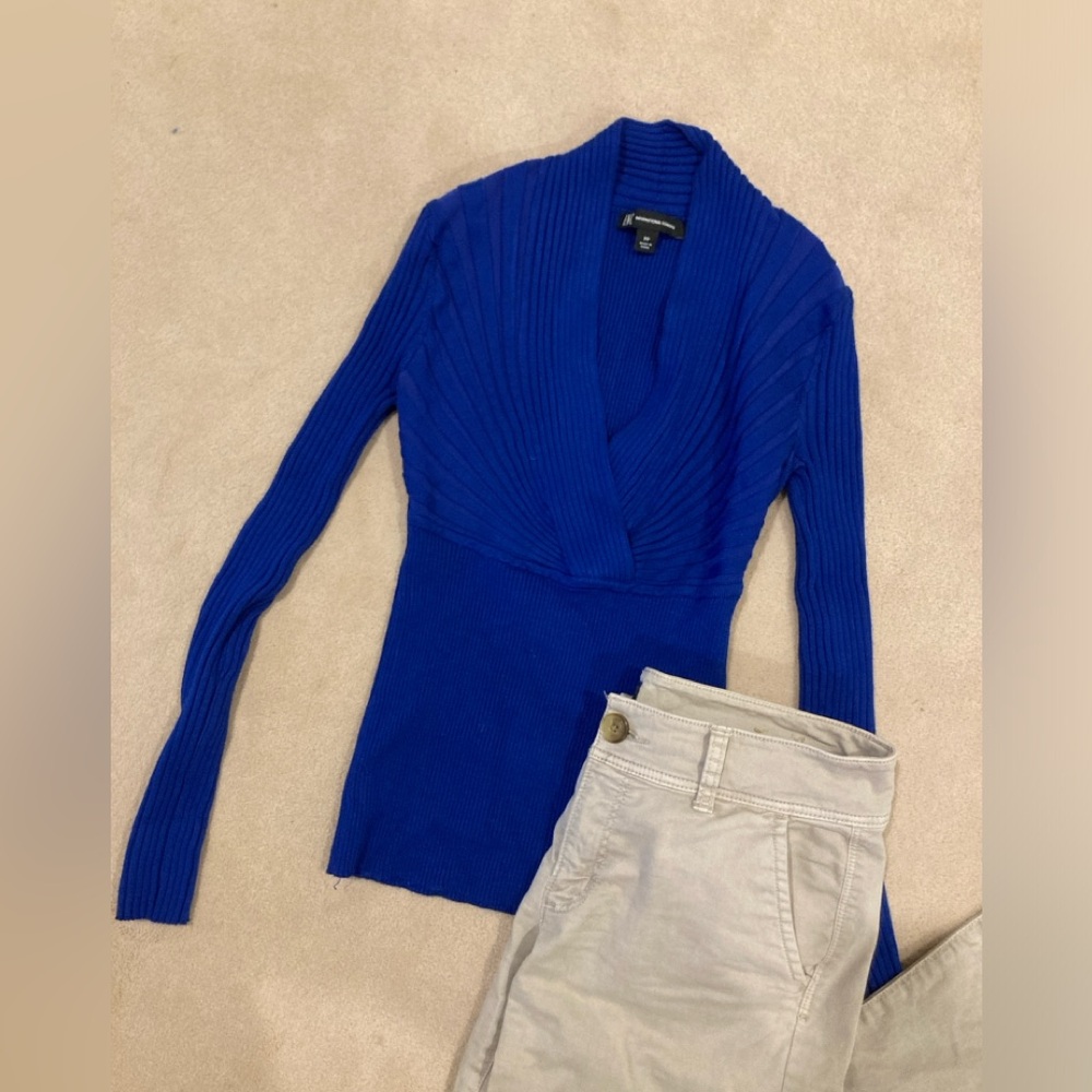 V neck wrap knit stretchy sweater.